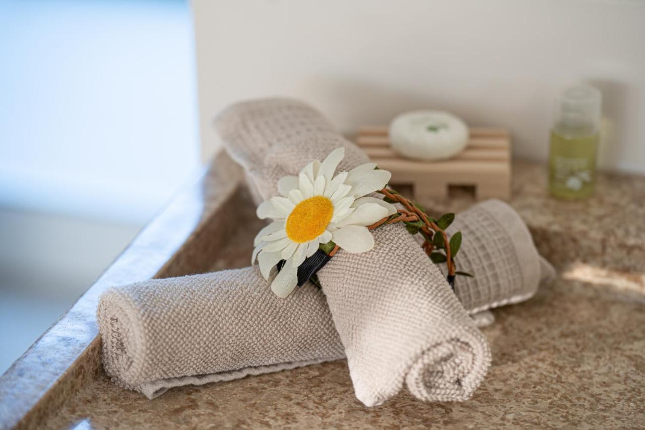 Lovina Chambre De Charme Avec Jaccuzi Velaux Εξωτερικό φωτογραφία