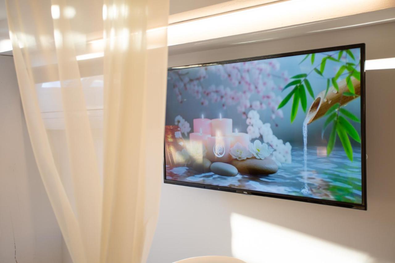 Lovina Chambre De Charme Avec Jaccuzi Velaux Εξωτερικό φωτογραφία
