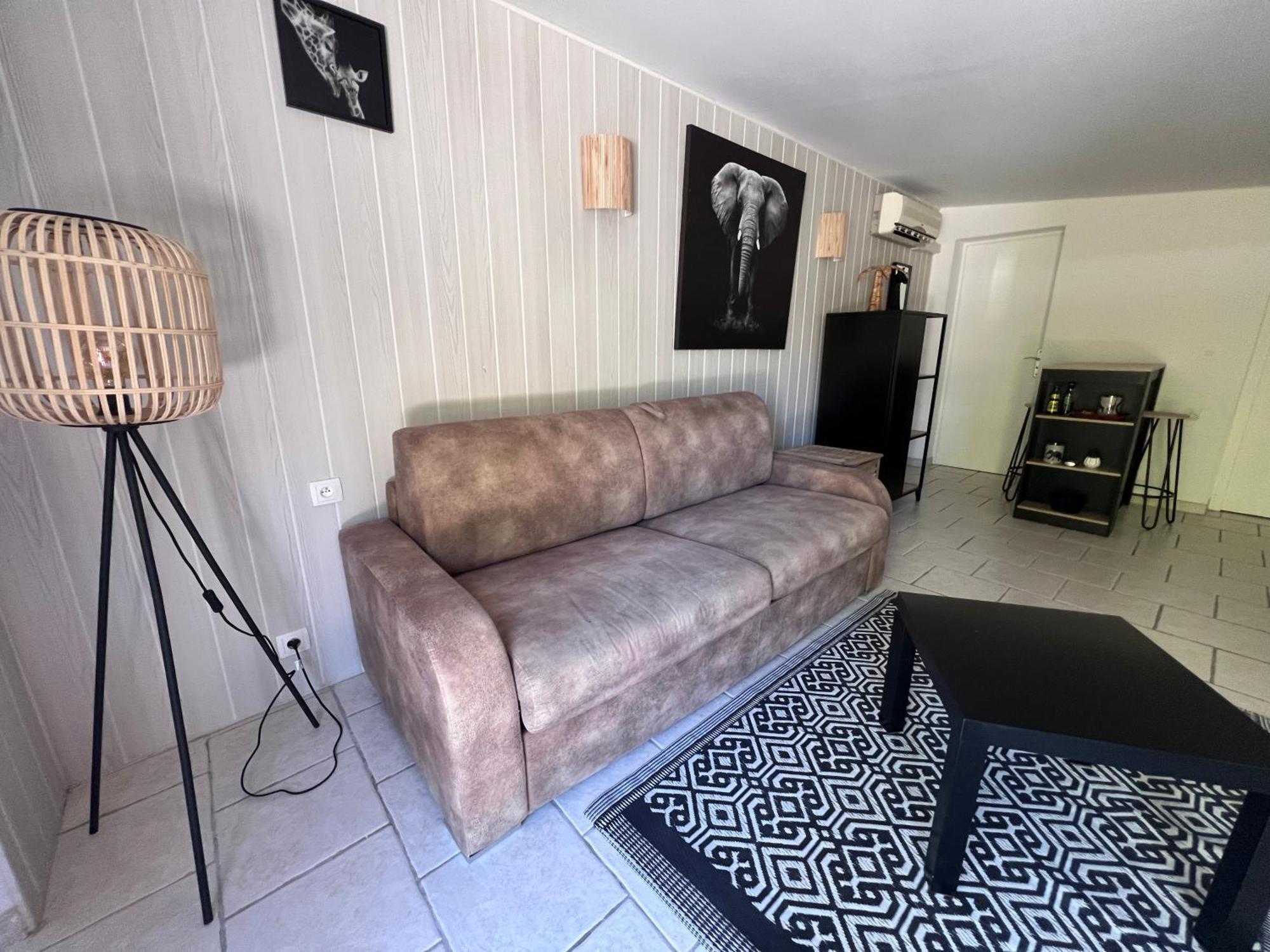 Lovina Chambre De Charme Avec Jaccuzi Velaux Εξωτερικό φωτογραφία